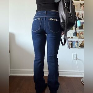 Bootcut jeans midrise with Button Detail